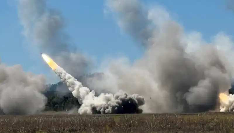 Avustralya'nın En Büyük Askeri Tatbikatında Çarpıcı Bir İlk: HIMARS Atışı Gerçekleştirildi