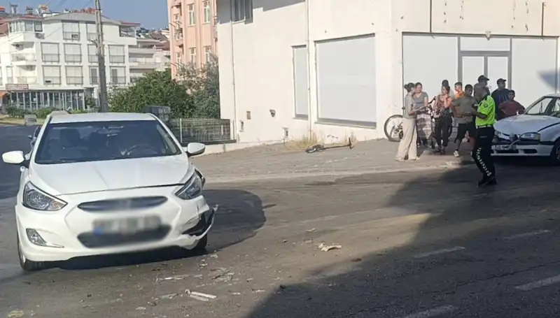 Antalya'da İki Otomobil Çarpıştı: Kazanın Ardındaki Detaylar ve Sonuçlar