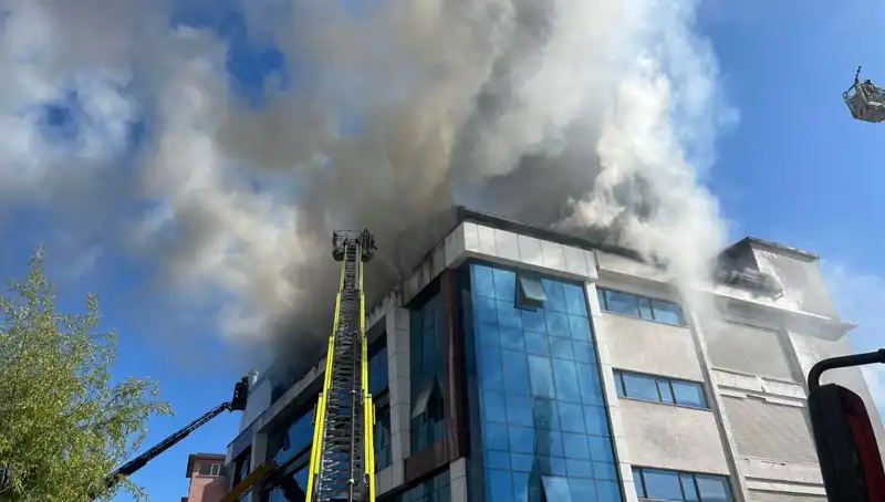 Esenyurt Tekstil Atölyesinde Çıkan Yangın, Büyük Panik Yarattı