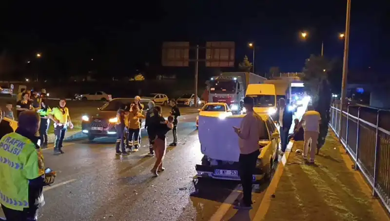 Otoyolda Geri Dönüş Kaza:** İki Çocuk, Dört Yaralı!**