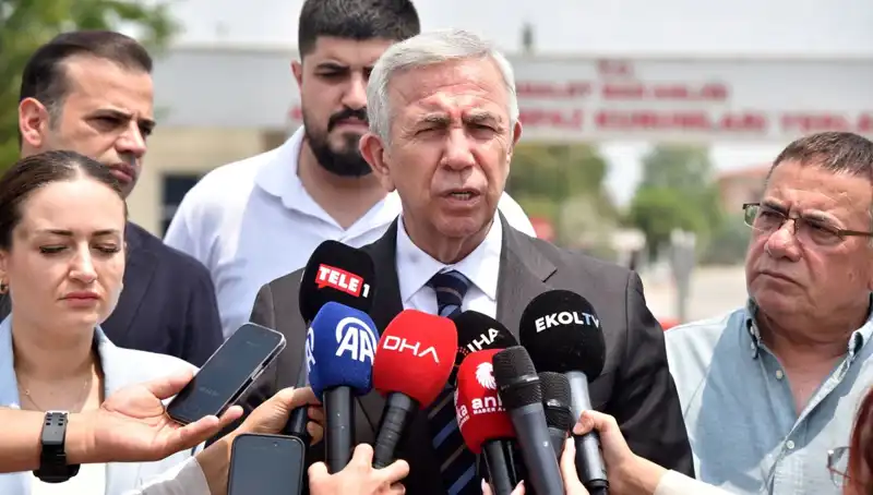 Mansur Yavaş, Muhittin Böcek'i Ziyaret Etti: Şehirler Arası Dayanışma Gücü