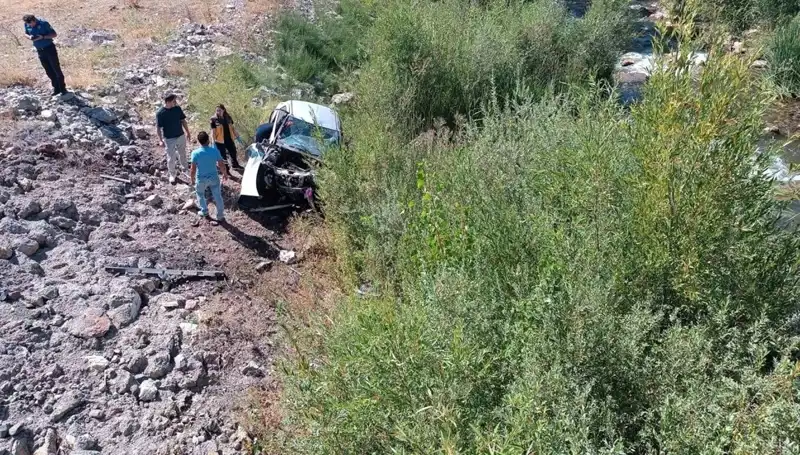 Sivas’ta Bir Otomobil Dere Yatağına Uçtu: Korkunç Kaza İki Can Aldı