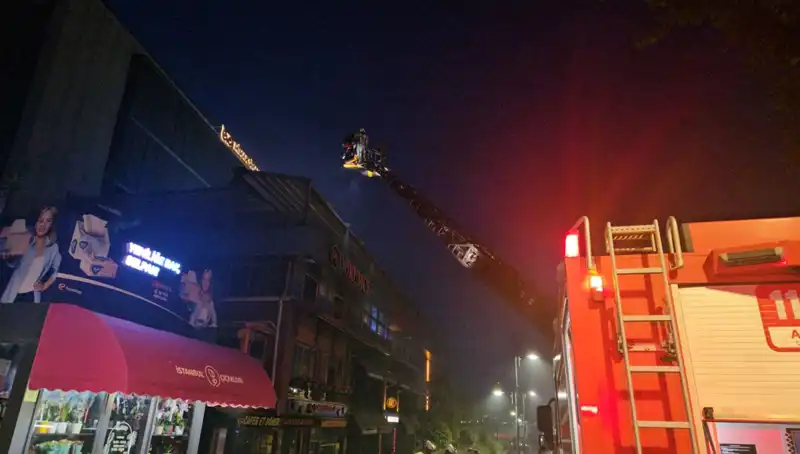 Beşiktaş'ta Üç Katlı Restoranda Korkutan Yangın: Detaylar ve Son Gelişmeler