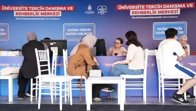 İstanbul'da Öğrencilere Yönelik 24 Tercih Danışma Merkezi Açıldı