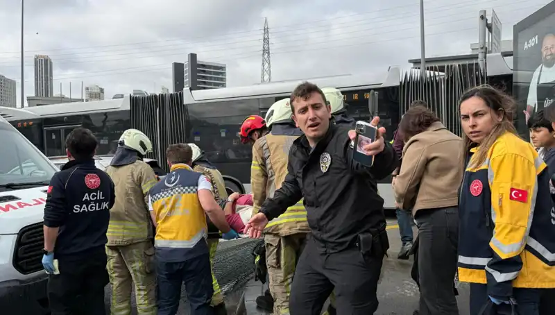 Metrobüste Feci Kaza: Seferler Durdu, Can Kaybı ve Yaralılar Var