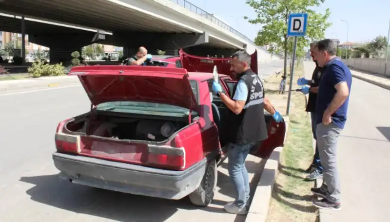 Yanlış Yoldan Çalan Hırsız, Yakıt Biteince Yeni Araç Çaldı!