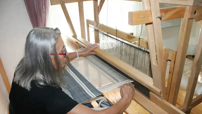 Eski Giysilerin İplerinden Oluşan Eşya Tasarımlarıyla Tanışın