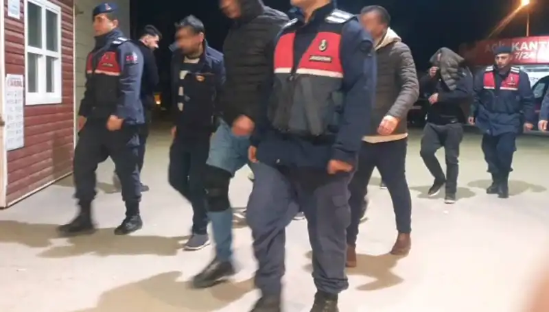 Bağ Evindeki Uyuşturucu Partisine Şok Baskın: 20 Gözaltı!