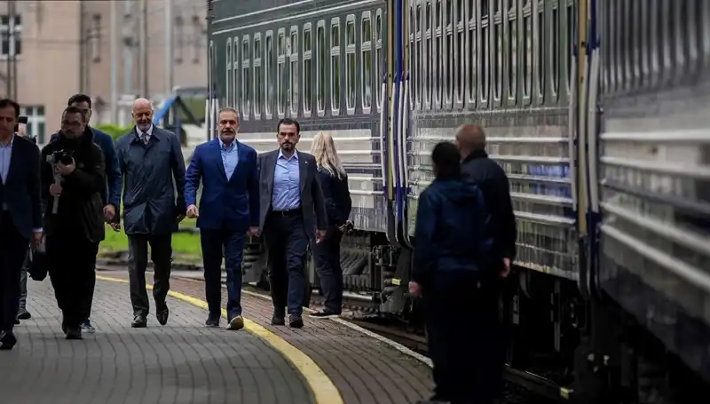 Dışişleri Bakanı Fidan, Ukrayna'daki Ziyaretinde Önemli Görüşmeler Gerçekleştirdi