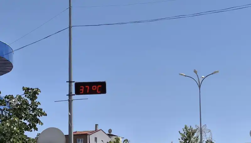 Termometreler 38 Dereceyi Gösterdi: Sıcağın Etkisi Yaşamı Nasıl Değiştiriyor?