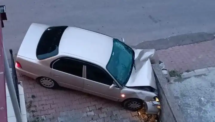 Kontrolsüz Araç Paniği: Duvara Çarpan Sürücünün Hikayesi