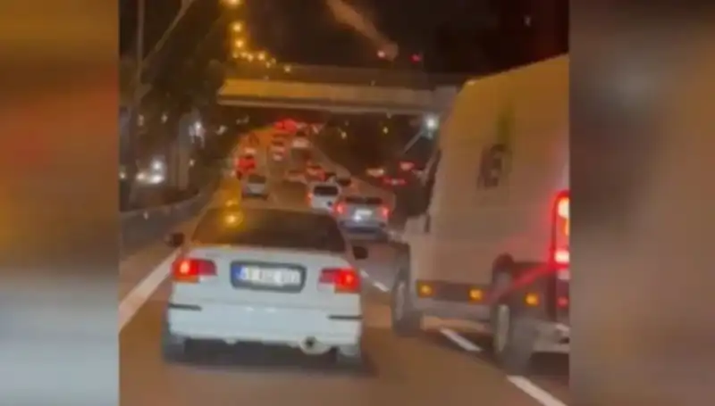 Tuzla'da Makas Terörü: Sürücü Tutuklandı, Olayların Ardındaki Gerçekler Neler?