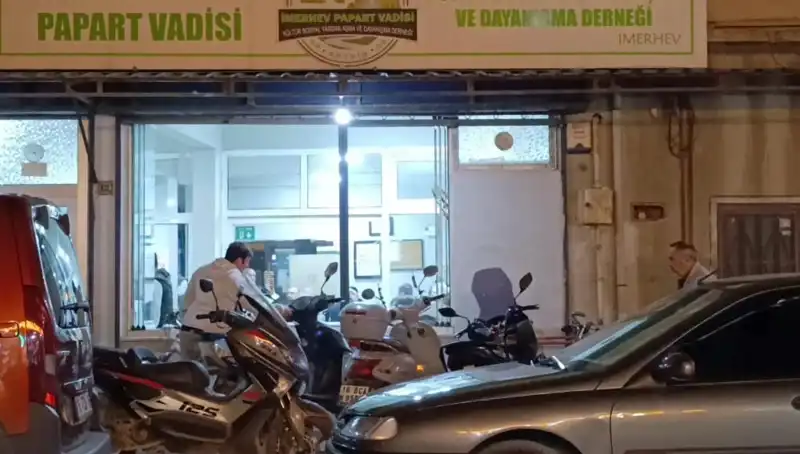 Lokalde Bıçaklı Kavga: Gençlerin Kavgasında Yürekleri Ağızlara Getiren Anlar