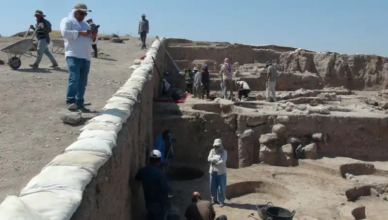 Kilis'teki Oylum Höyük'te Yaz Sıcağında Kazı Çalışmaları Devam Ediyor