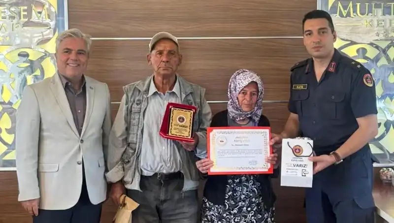 Hayatlarını Değiştiren Bağış: Jandarmaya Evlerini Verdiler
