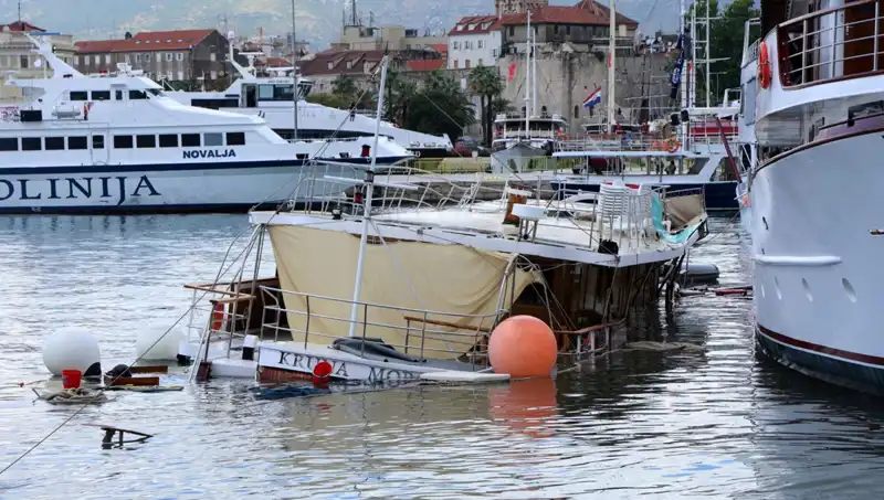 Hırvatistan'da Şiddetli Yağış ve Fırtına: Feribot Kazası Felakete Dönüştü