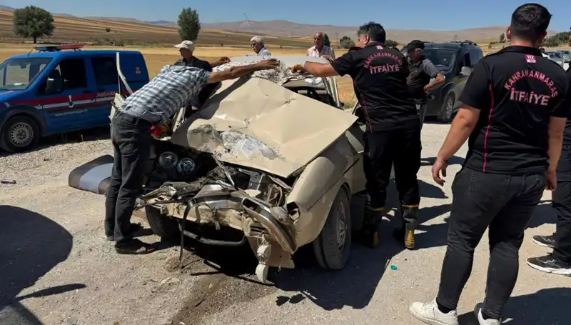 Kahramanmaraş'ta Trafik Kazası: Kamyonet ve Otomobil Çarpıştı, Yaralılar Var