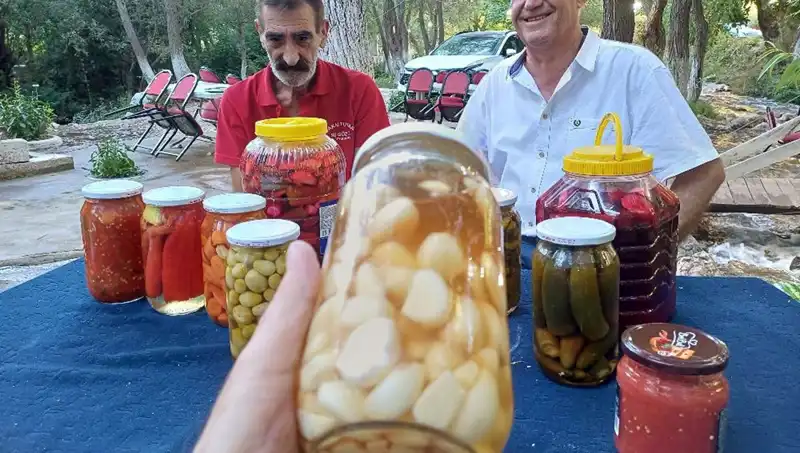 Araban Sarımsağı’nın Mucizeleri: Şifa Dolu Turşu Tarifi ve Faydaları