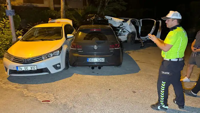 Alkollü Sürücünün Korkunç Kazası: Üç Aracı Mahvetti