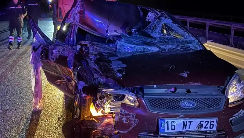 Afyonkarahisar'da Otomobil ve TIR Çarpışması: 4 Kişi Yaralandı