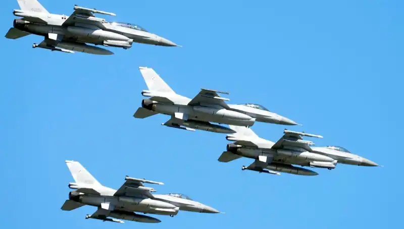 ABD'nin F-16 Uçakları için Ukraynalı Pilotlara 310 Milyon Dolar Eğitim Desteği