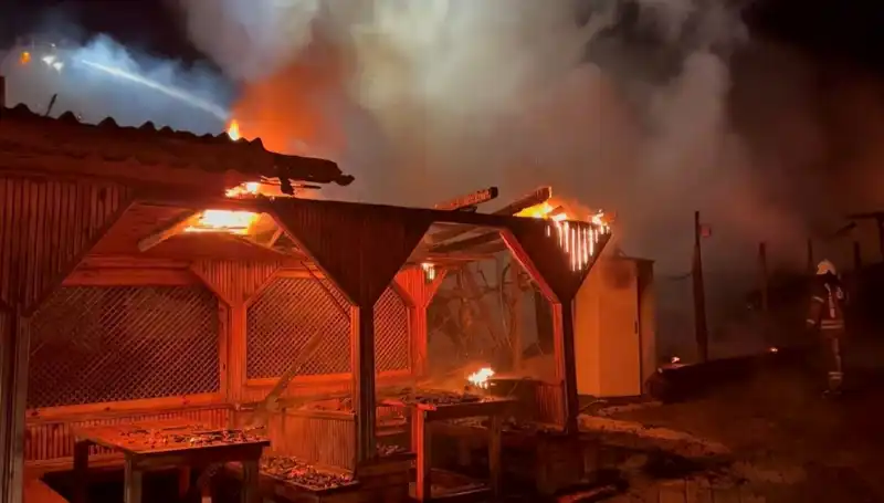 Şile'de İki Gözleme Restoranı Yangınla Küle Döndü: Olayda Yaralı Var mı?