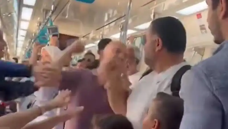 Marmaray'da Yüzleşme: Yolcular Arasında Yumruklu Kavga Çıktı