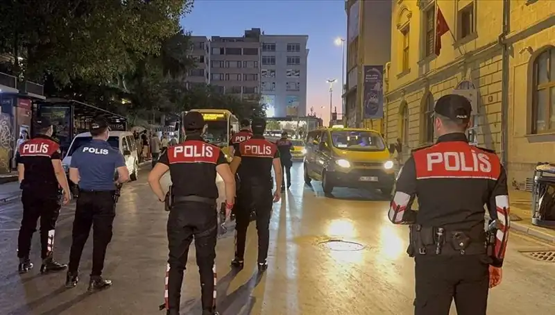 Megakentte Asayiş Operasyonları: 4 Saat İçinde Yüzlerce Gözaltı
