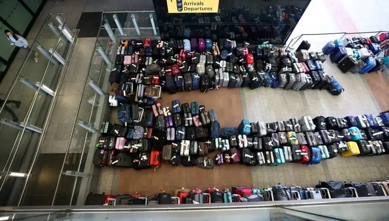 2 Yaşındaki Çocuk Havalimanında Bagaj Bandında Kayboldu: Panik Anları