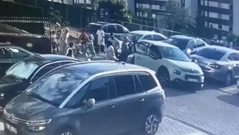 Eşini ve Yakınlarını Araba ile Ezerek Kaçan Kişi Yerel Gündemi Sarstı