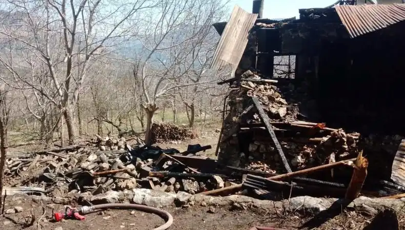 Karaman'da Müstakil Evde Çıkan Yangın: Bir Ölü, Bir Yaralı