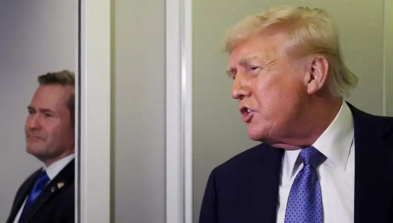 Trump’ın Mike Waltz’u Görevden Alışı: Hata Sonrası Sızdırılan Planlar
