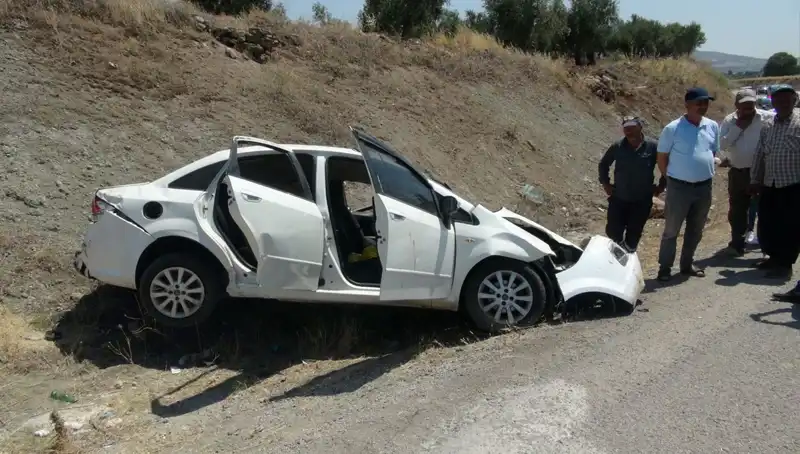 Kilis'te Otomobil Kazasında Yaralılar: Acil Durum Ekipleri Olay Yerinde