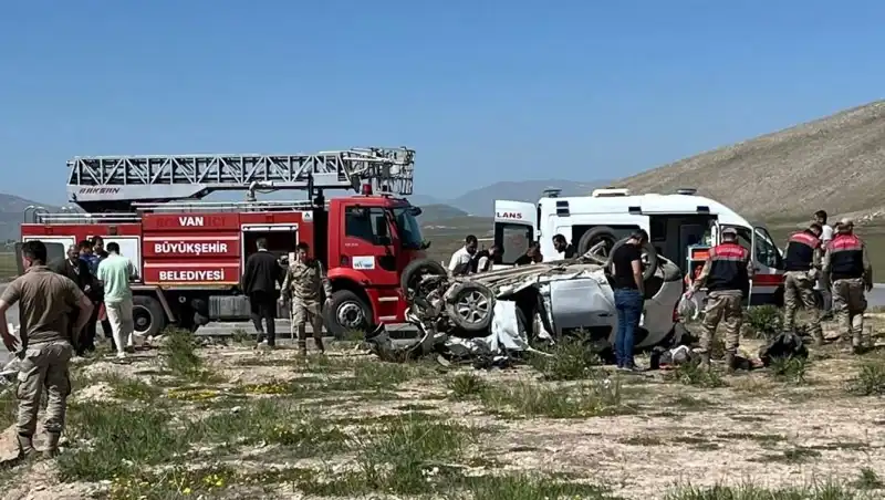 Van'da Facia: Trafik Kazasında 4 Kişi Hayatını Kaybetti, 2 Yaralı