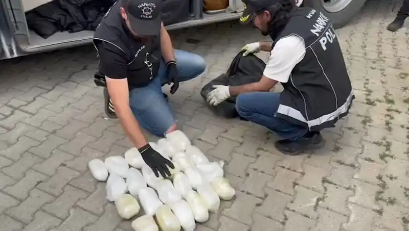 Yolcu Valizinden Çıkan 13 Kilo Metamfetamin Şehirde Şok Etkisi Yarattı