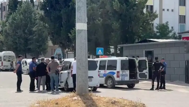 Adliye Önünde Skandal Savaş: İki Aile Arasında Çıkan Kavga Sonrası 5 Yaralı ve 7 Gözaltı!