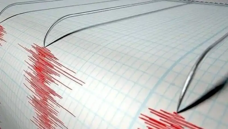 Sındırgı'da Ardışık Depremler: Halk Tedirgin, Uzmanlar Uyarıyor