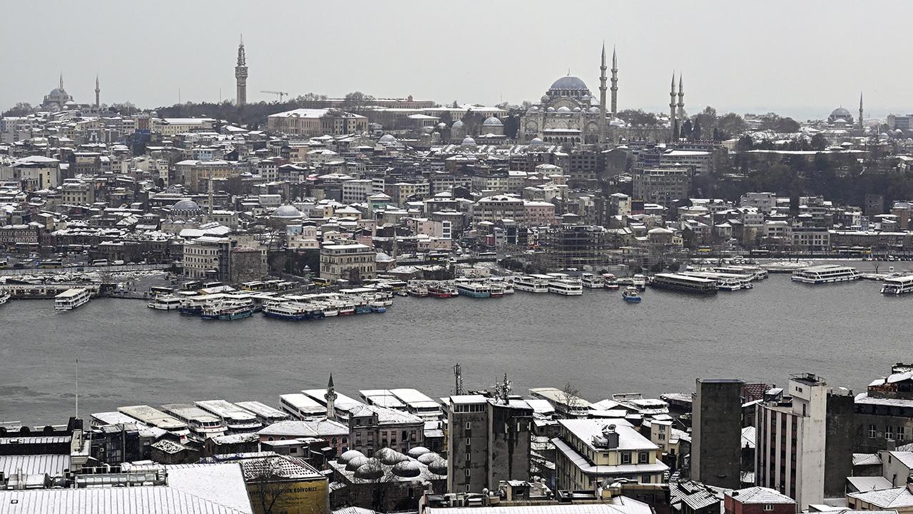 İstanbul Beyazlar İçinde