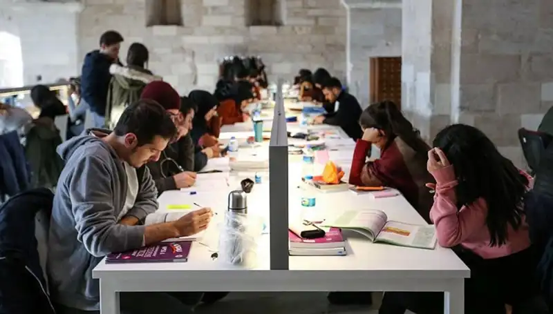 Türkiye'deki Üniversitelerin 2024-2025 Yılı Başlangıç Tarihleri Açıklandı
