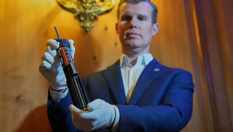 Darth Vader'ın İkonik Işın Kılıcı 3.65 Milyon Dolara Yeni Sahibine Kavuştu